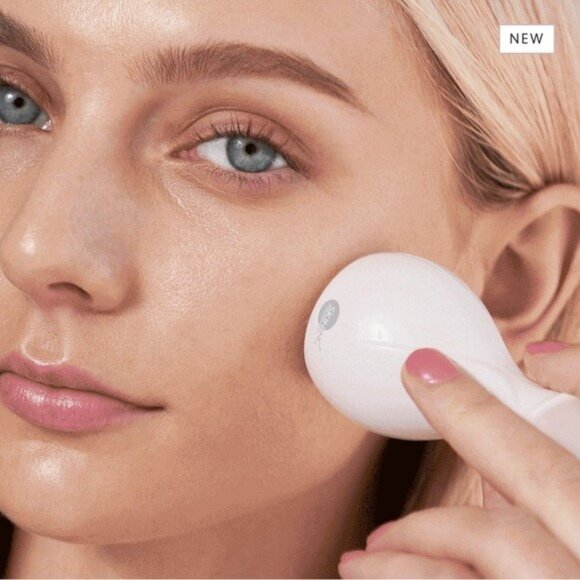 NIB Cryo Ice Sake Roller - Rose Face Facial - Depuff, Sculpt, Detox - Picture 1 of 4